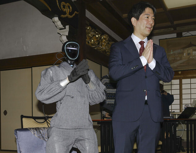 京大团队开发出基于AI的“佛陀机器人”