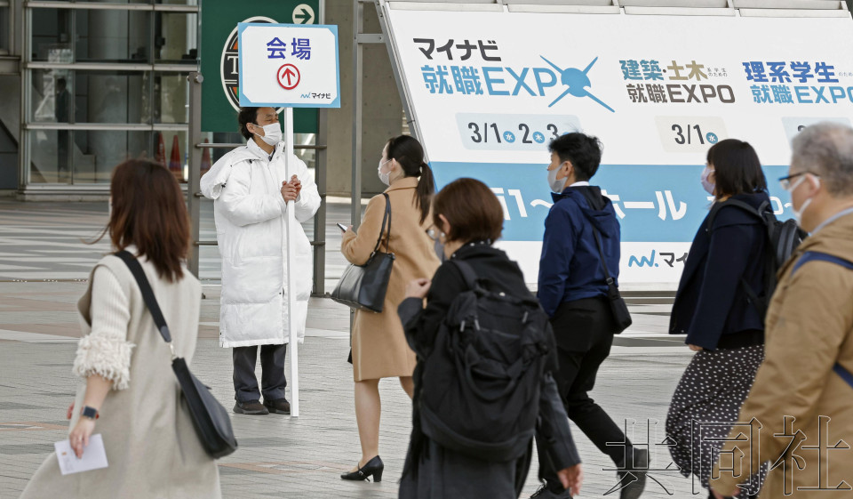 日本大学毕业生离职率升至32% 因招聘回暖