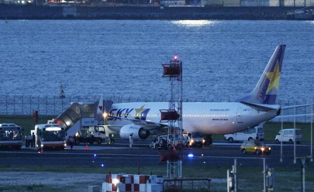 天马航空飞机轮胎爆裂 紧急降落东京羽田机场