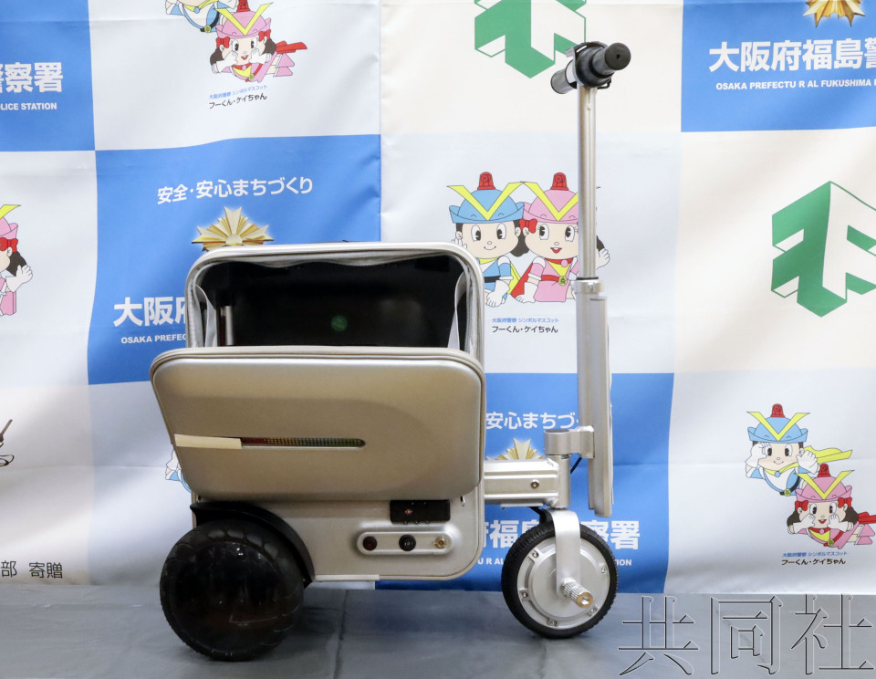 中国留学生涉嫌无证驾驶“电动行李箱”被资料送检