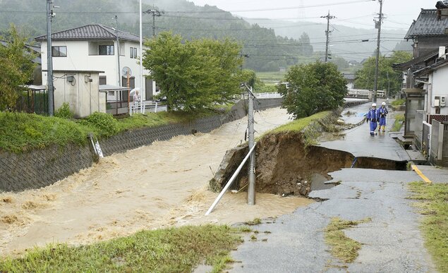 详讯2：日本北陆地区普降暴雨 18万人被要求紧急确保安全