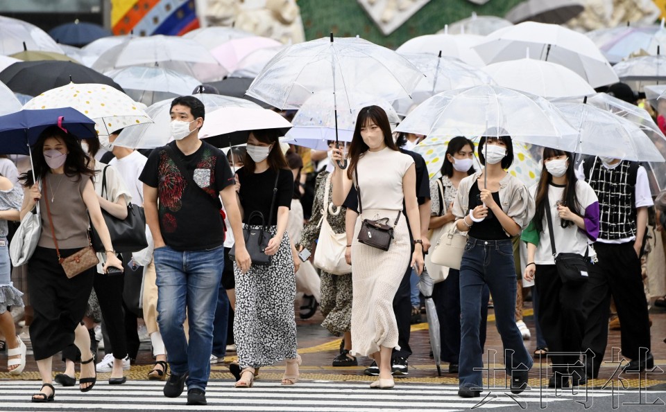 详讯：日本新增新冠感染者超11万人 创新高