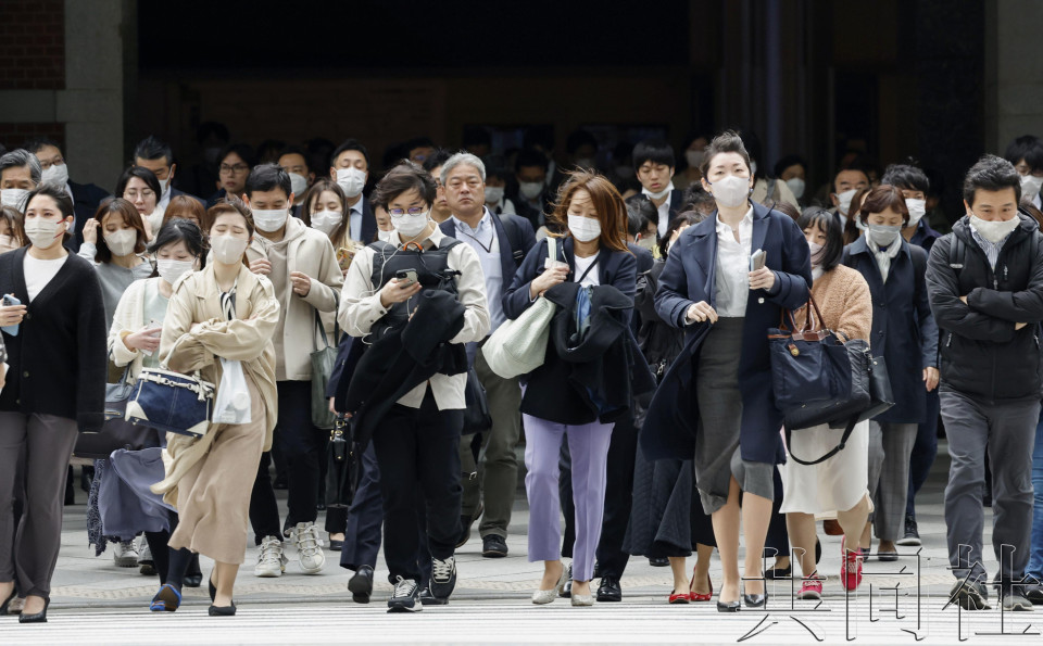 日本新冠改为“5类”后连续9周感染人数增加