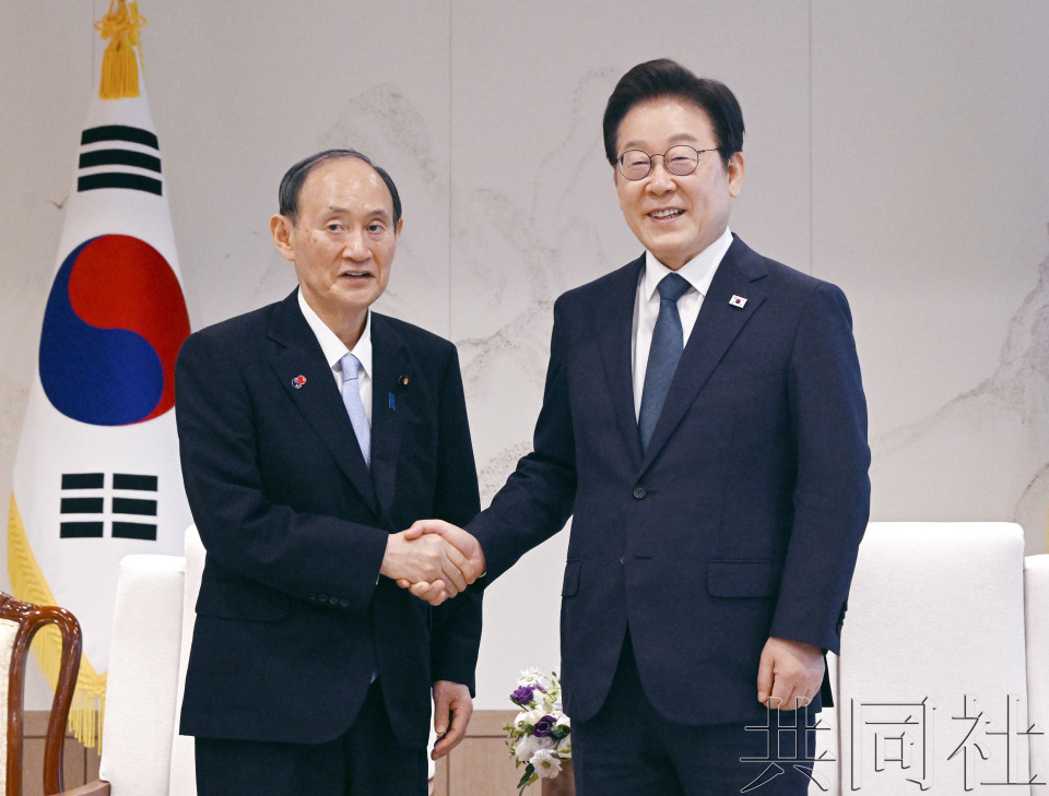 菅义伟访韩会晤李在明 邀请其尽快访日