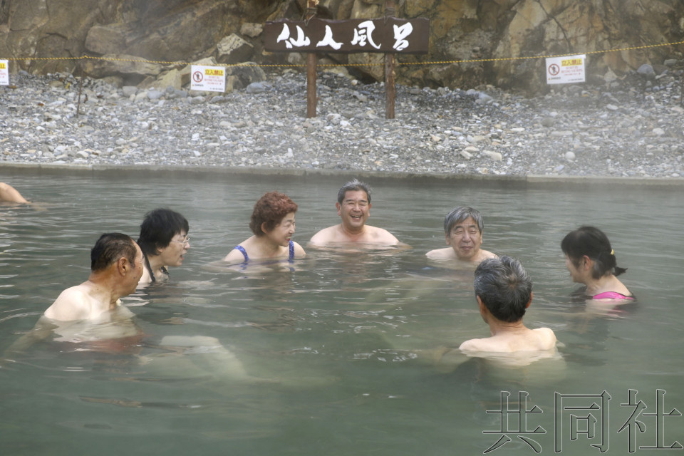 和歌山川汤温泉河滩免费开放冬季限定浴场