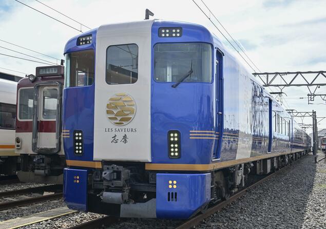 话题：日本关西地区铁路巨头相继运行新观光列车