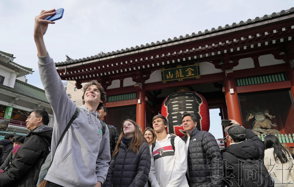 详讯：访日外国人消费额首次突破8万亿日元