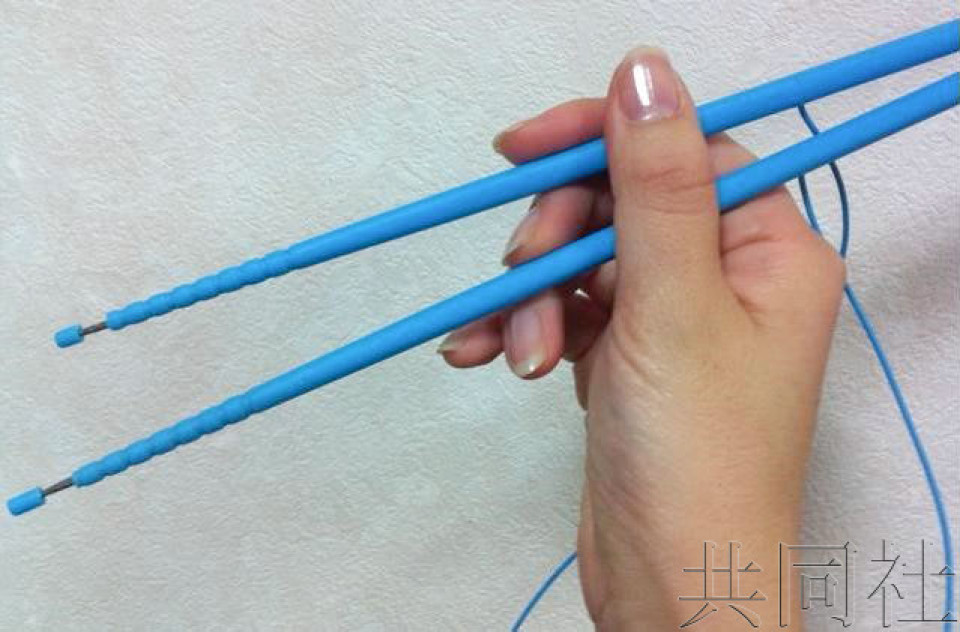 日本学者“通电筷子改变味道”获搞笑诺贝尔奖