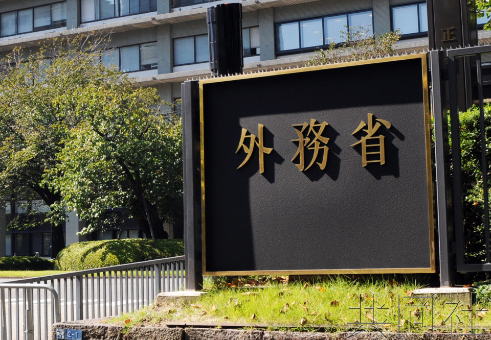 自民党外交小组就对华放宽签证条件向外相表达遗憾