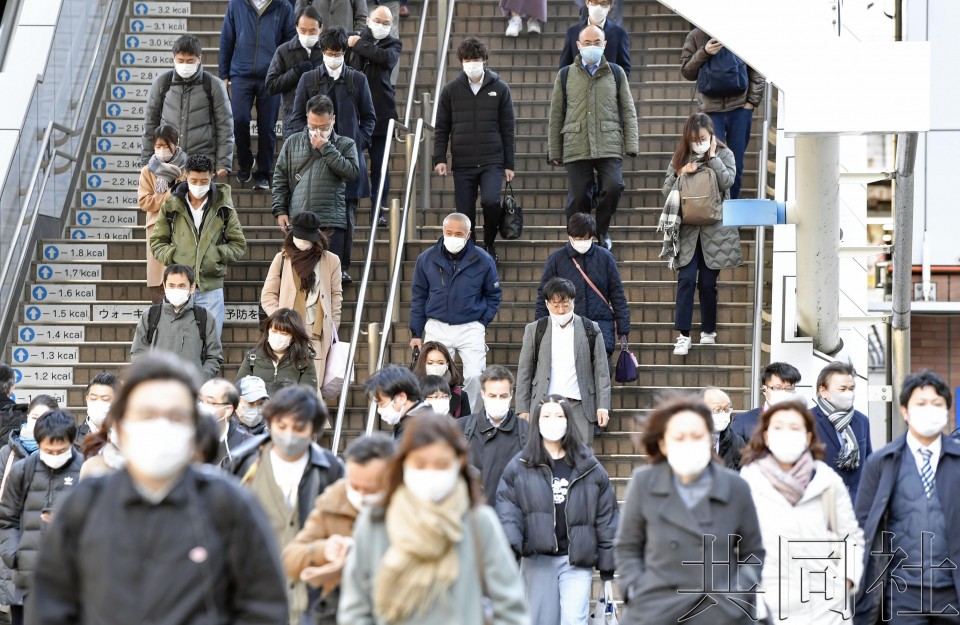 日本新冠居家疗养者达32万人 出现转增