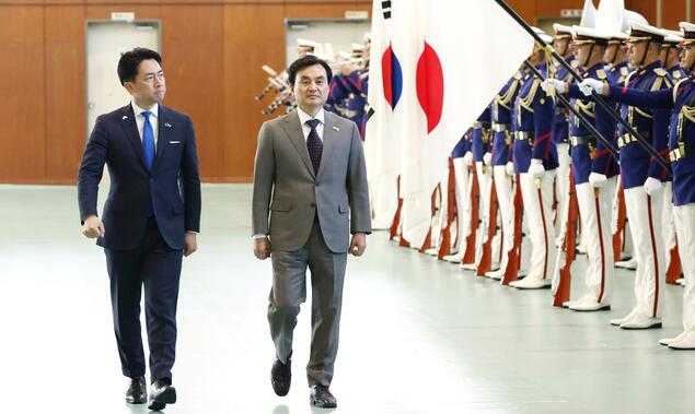 日韩防长同意活跃开展防务交流 确认阁僚互访