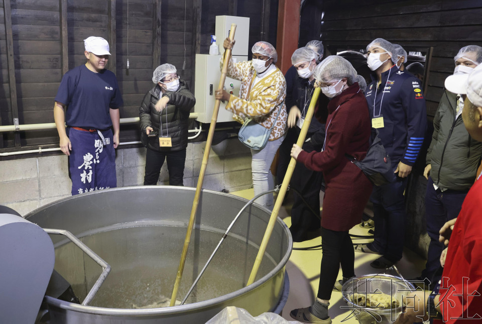 留学生参观鹿儿岛酒厂感受烧酒魅力