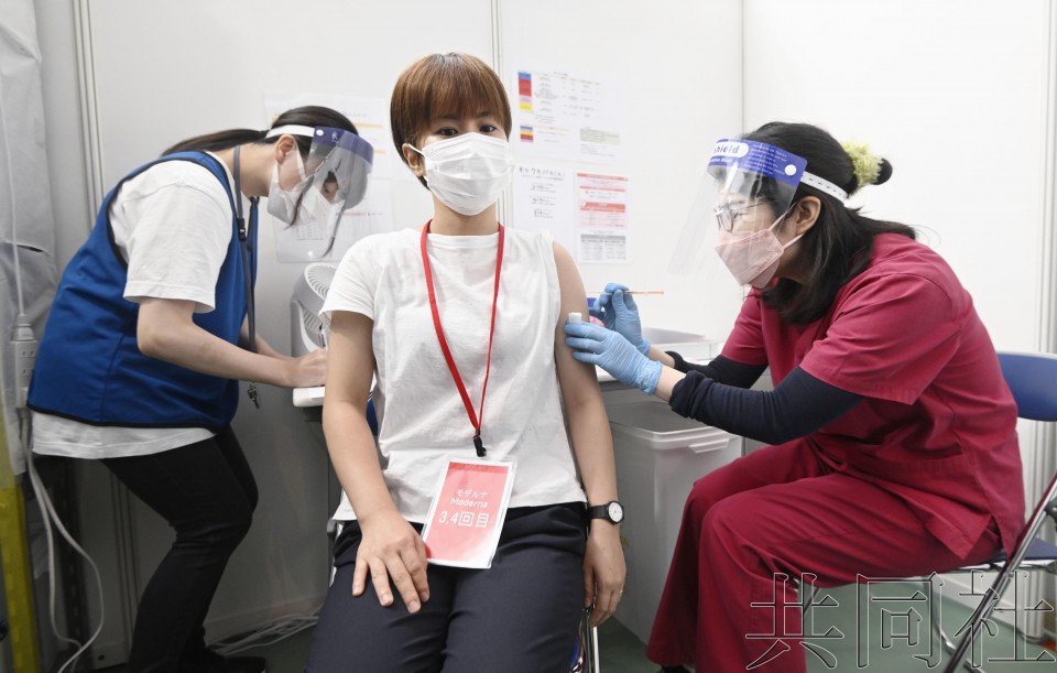 东京大规模会场启动新冠第四剂疫苗接种