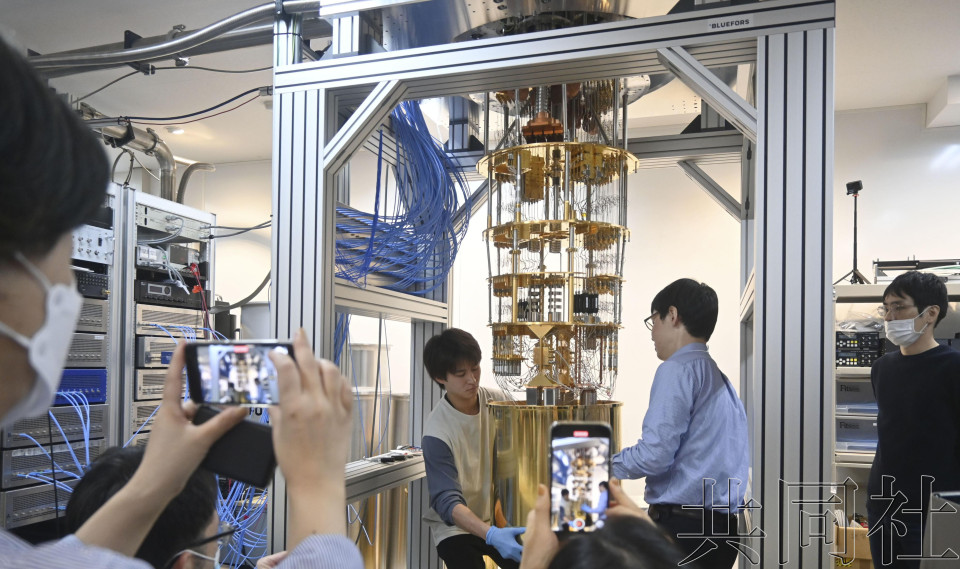 大阪大学展示国产量子计算机