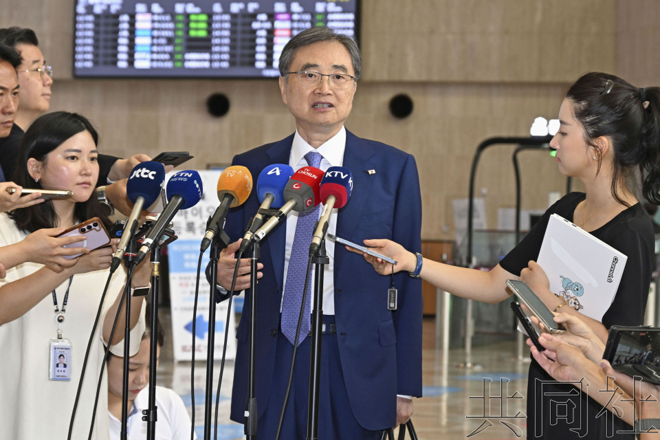 韩国外长启程访日 表示将讨论双边合作